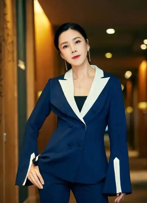 原创影后何琳曝上海疫情近况患癌妈妈独自封在家中每日送两餐盒饭