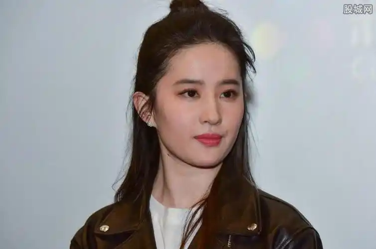 刘亦菲素颜照片图片 清新脱俗的漂亮容貌图片 - 歌词译