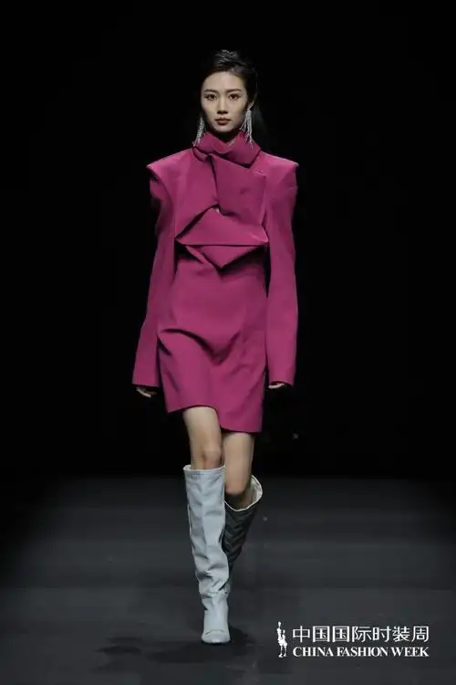 非遗工艺元素以及各种细分的当代生活方式,都能在中国国际时装周的t台