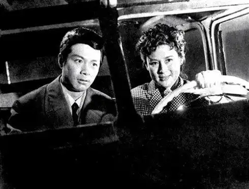 老电影《保密局的枪声》开国产谍战剧先河,没有恋爱桥段也精彩