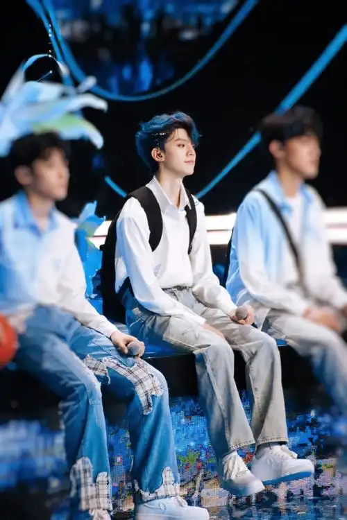 左航蓝发##左航70亿少你不行