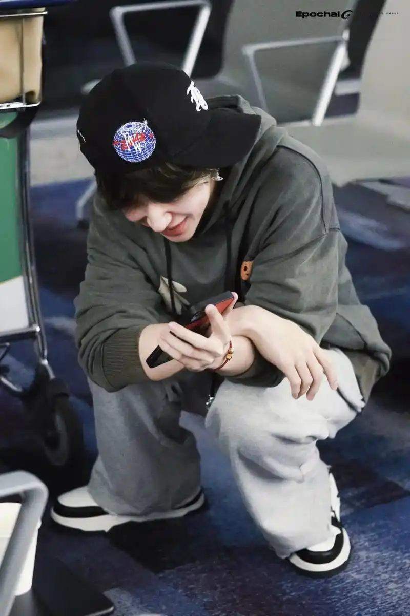 是我们的小孩哥🥳@小鬼-王琳凯😈 #小鬼王琳凯 #机场图 - 抖音