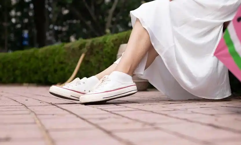 物恋传媒第37期:温情-海边的白百合,帆布鞋与棉袜