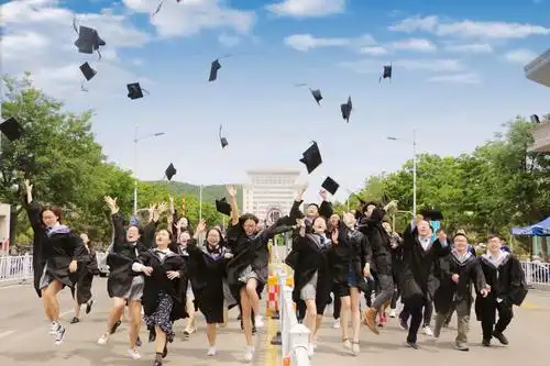 山大毕业照这波操作666创意太佩服不过最爱还是这张养眼照