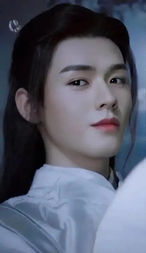 服装换成了深色系,寓意从人间回到地狱,几乎每场温客行穿深色系的衣服