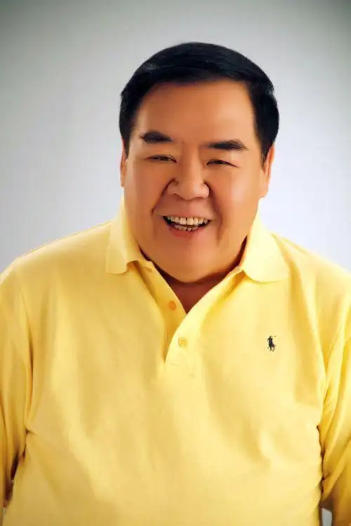 郑则仕从小就出生在一个非常贫困的家庭里面.