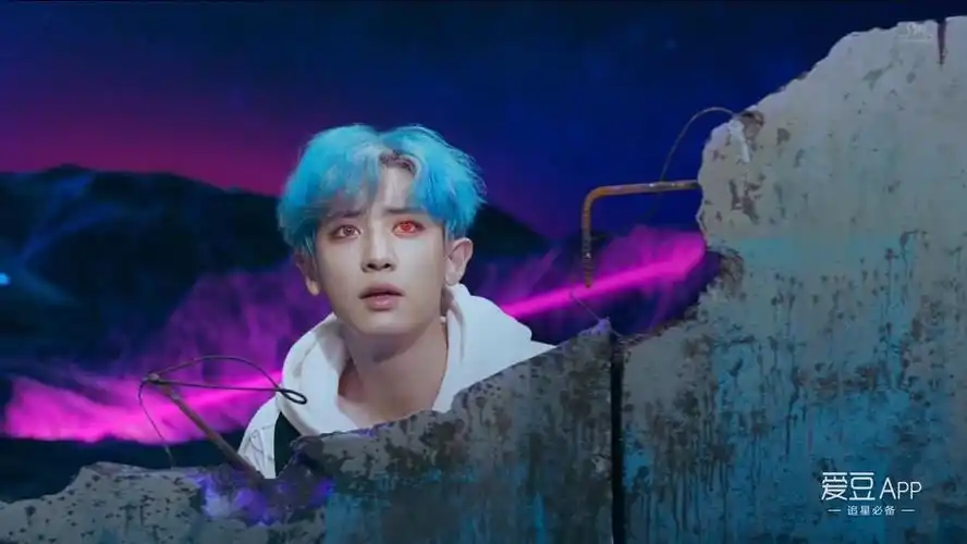 [exo][分享]170905 power中灿烈的头发是淡蓝色,暗示火的超能力发挥到