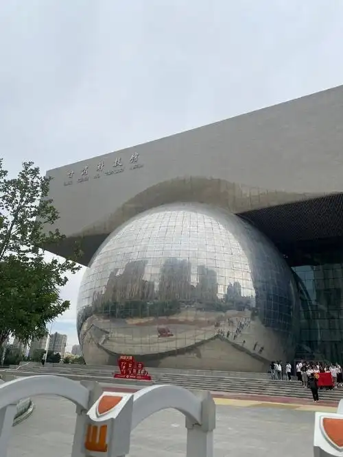 甘肃科技馆看了一下午,不停的问我宇宙飞船,宇航员的各种问题