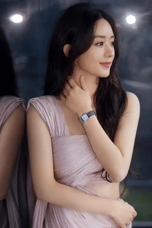 浪琴优雅大使赵丽颖:温柔典雅小公主