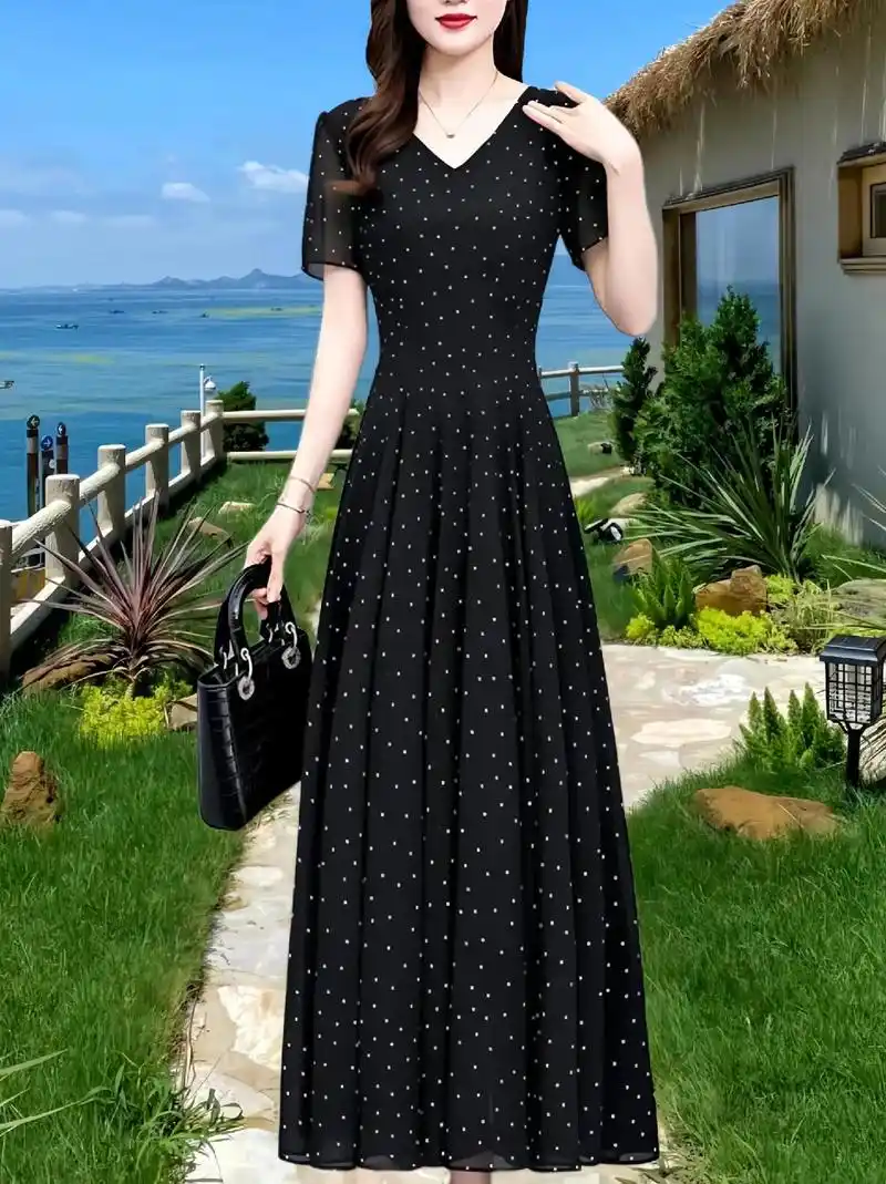 姐妹们~新款雪纺连衣裙来啦!简直就是夏日女装的高端奢华代表!穿上它