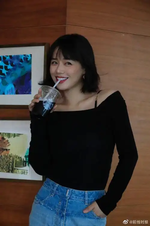 马思纯的锁骨##马思纯黑色露肩上衣#马思纯黑色露肩上衣瘦下来的纯纯