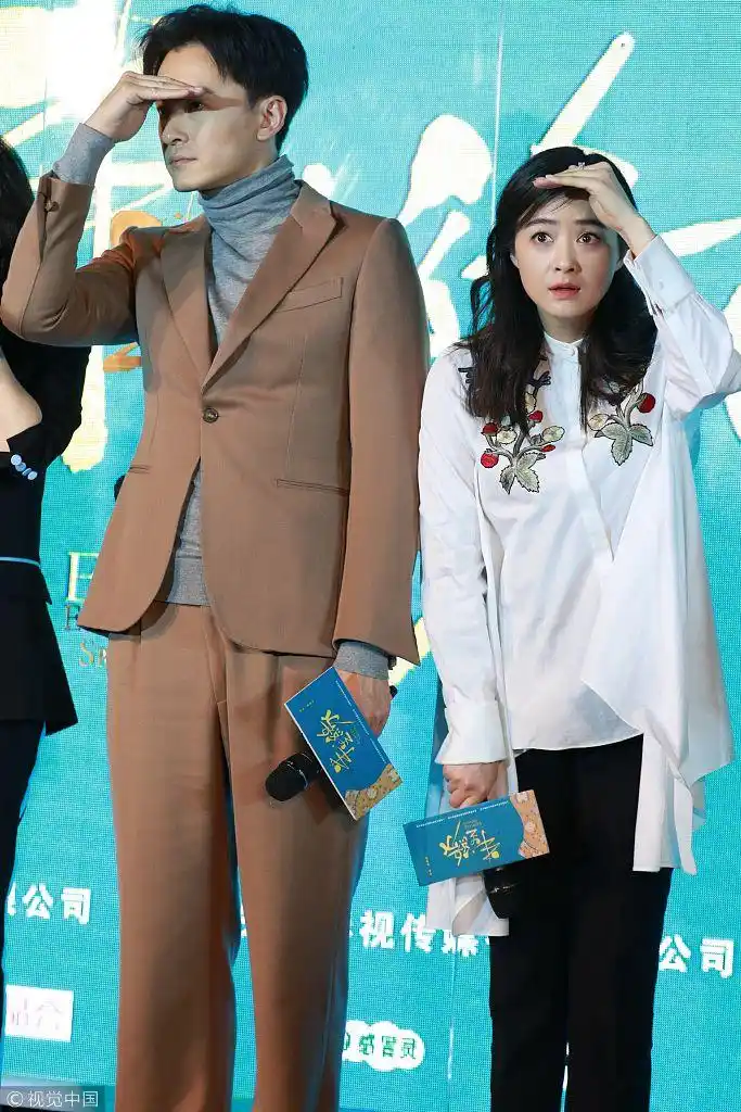 刘嘉玲眼神凌厉女王范儿蒋欣抿嘴笑"娇羞脸" 郑元畅仰天大笑变"表情包