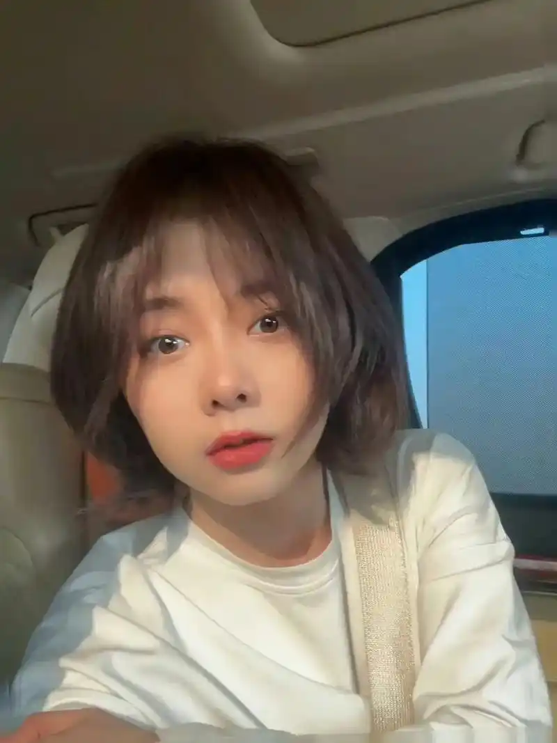 谭松韵seven #眼里有光 #你的短发女孩已上线 - 抖音