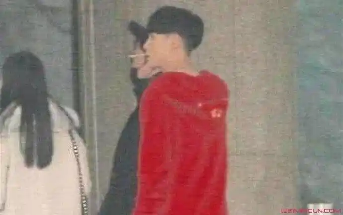 张艺兴抽烟照曝光半年两次因吸烟上热搜第一次系乌龙