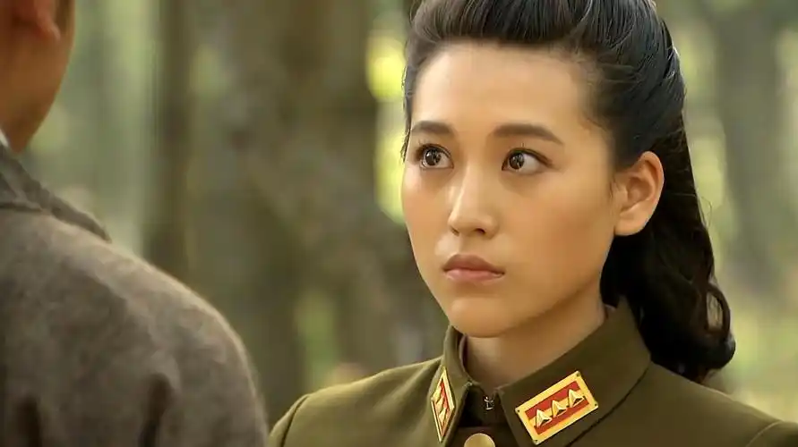 飞哥大英雄:美女想学枪法,大飞哥实力戏耍她,气得美女想干他!