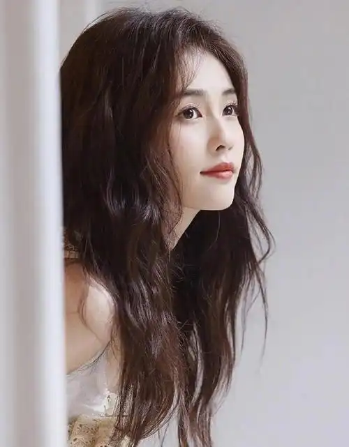 白鹿的身材好有料啊!长相清纯!美人美图!