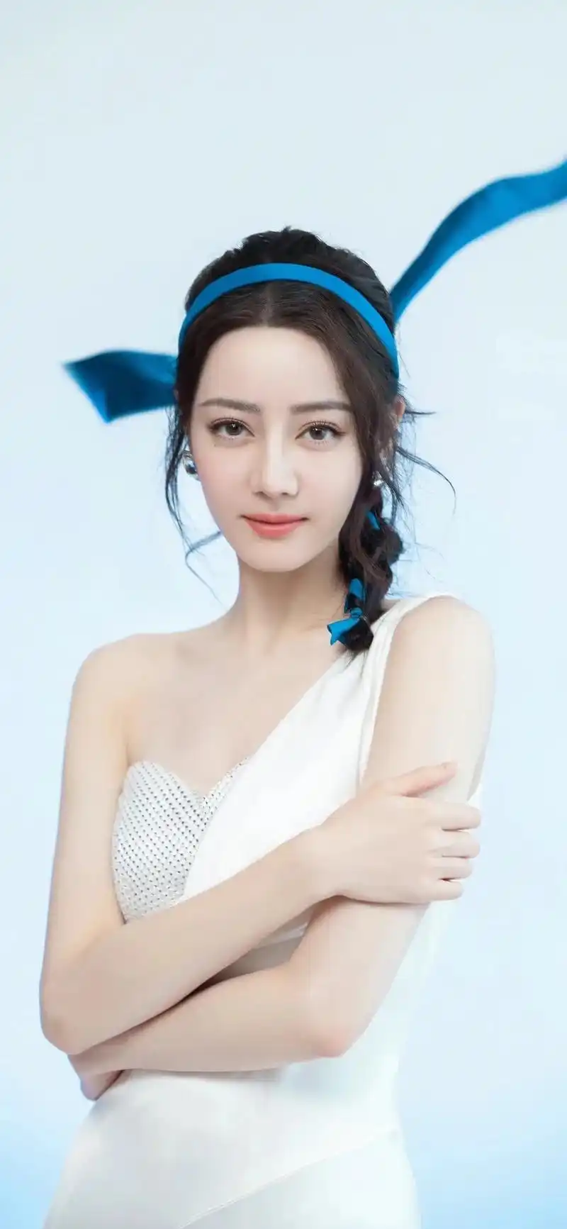 迪丽热巴当红女星,合适护肤品美妆服饰!一年一签 #明星剧照授