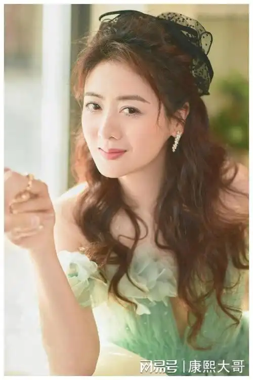 在历经漫长的煎熬与坚守后,小李琳最终决定与李雪涛做出果断分离,迈向