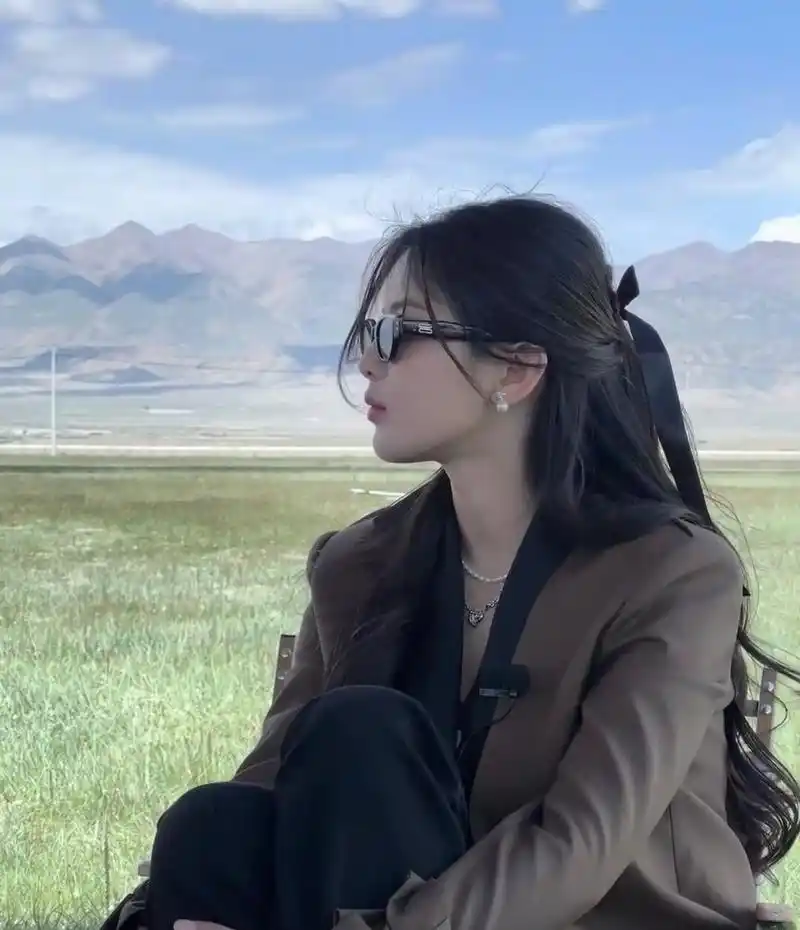 杨超越 头像合集分享 来一起用杨超越照片当头像吧 看看会不会带来