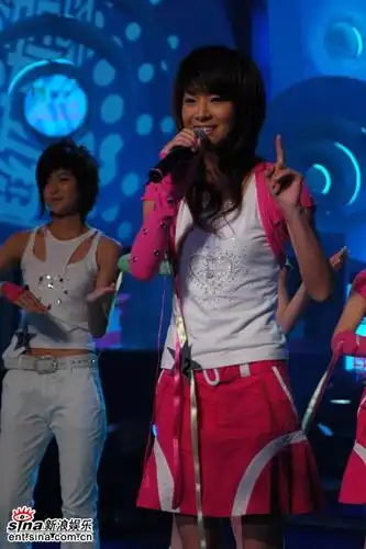 今晚(7月21日星期五),2006超级女声沈阳唱区7进5晋级赛播出,01号王欣