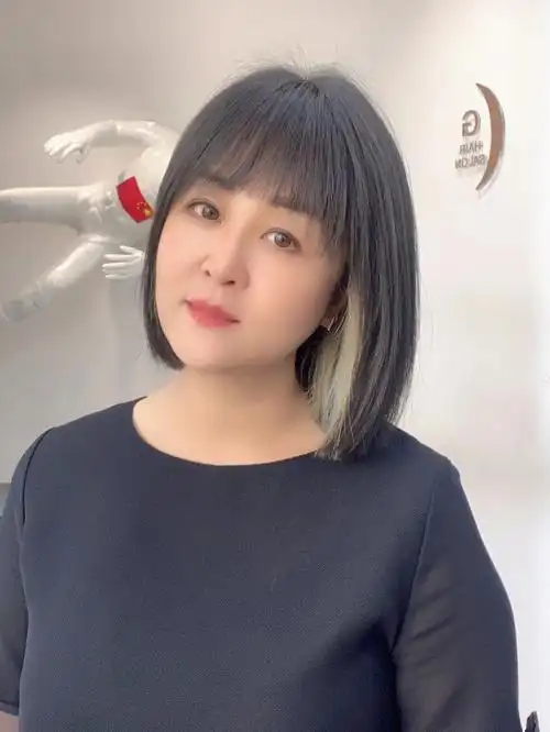 挂耳染结合短发不分年龄发型