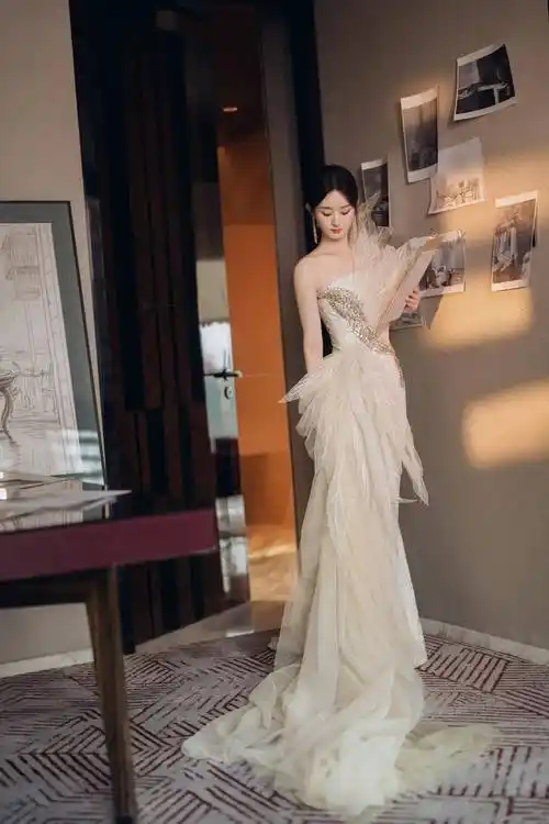 赵丽颖全新魅力造型:端庄优雅,女神风范