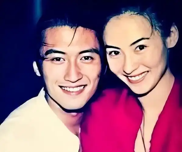 如今才明白谢霆锋对张柏芝不是喜欢而是深爱