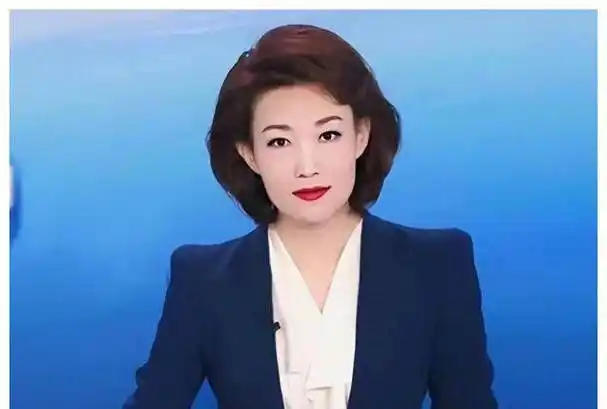 的新闻世界中都是一道独特的风景线,而李梓萌无疑是其中最亮眼的一位