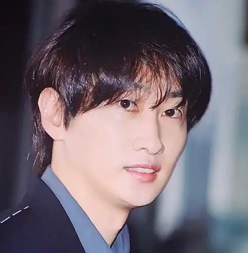 李多海婚礼现场曝光!新人台上热情拥吻太浪漫,众多韩星出席抢镜