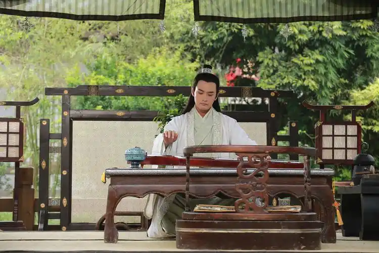 由叶昭仪执导,任嘉伦,焦俊艳,王雨,阚清子等主演的古装探案题材电视剧