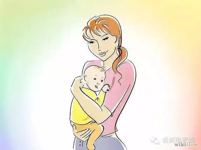 你要往同样方向扭着跨),妈妈一只手扶着宝宝的腰,就完全可以抱得很稳