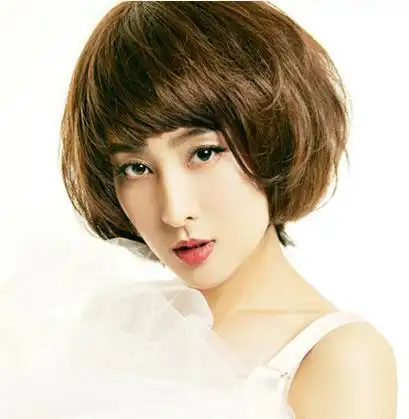 女生齐刘海短发清甜养眼的齐刘海短发青春时尚