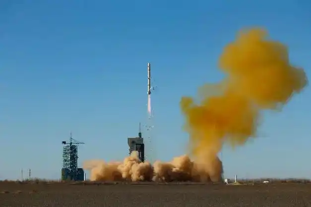 腾飞的东风太空像素34