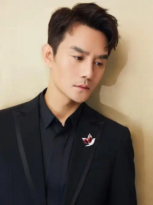 王凯帅气儒雅西装写真图片46