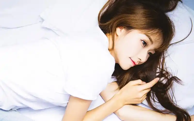 可爱养眼美女唯美写真图片桌面壁纸