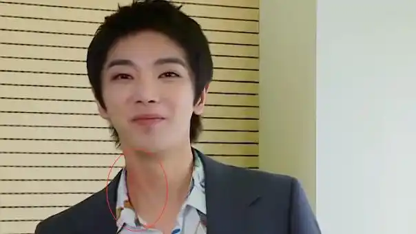 华晨宇节目中现身,脖子上两道"红印"遮不住,难道是女儿挠的?