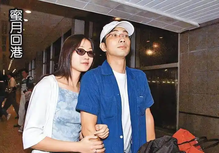 婚后万绮雯和老公达成共识,选择丁克,或许在他们看来,二人世界会比三