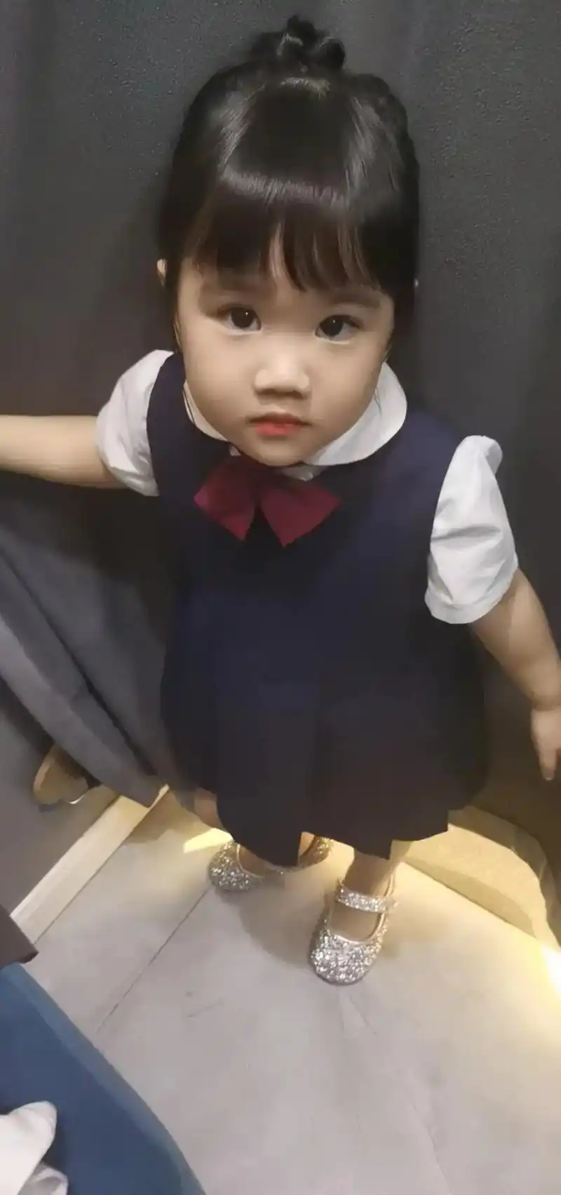 苗苗宝宝的入园照片,开启人生学生的第一张照片,愿你平平稳稳走 - 抖