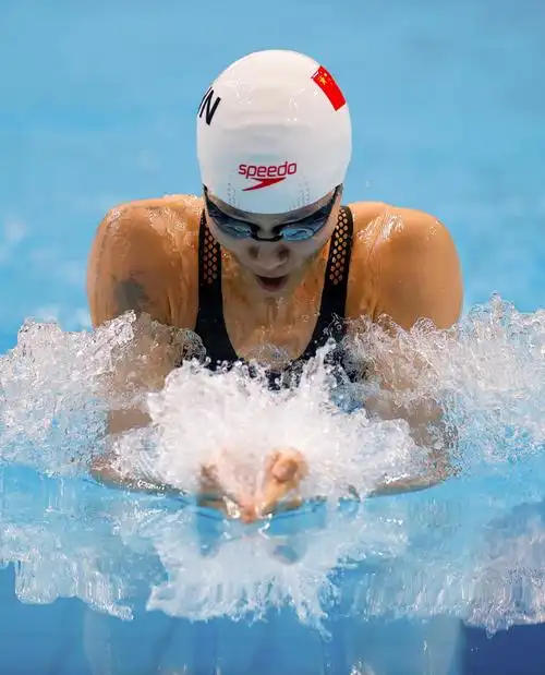 游泳——大学乙组女子100米蛙泳赛况