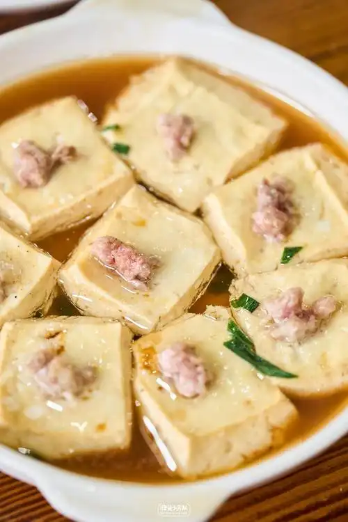 泗泾豆腐是相当出名,一进店就能闻到一股臭豆腐的味道,是别样的欢迎