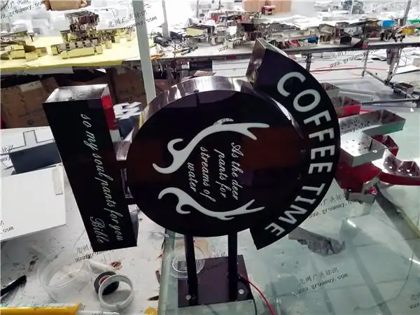 金属镂空双面侧招灯箱:咖啡馆专属 -广美标识led发光字工厂