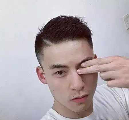 男生夏天适合什么发型 男士干净利落清爽短发2019_网易订阅