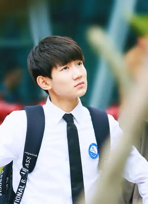 王源《超少年密码》拍摄 cr:源汁迷姨