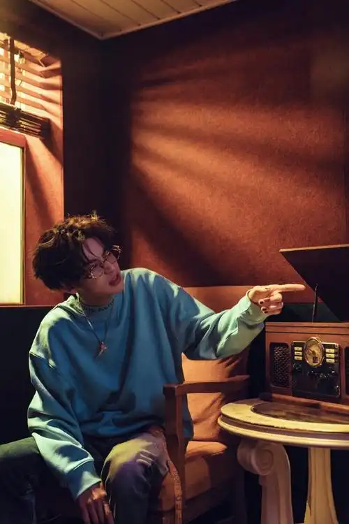 小鬼《到底要怎么样》mv花絮照解锁 大清早的可爱攻击真的很难不清醒