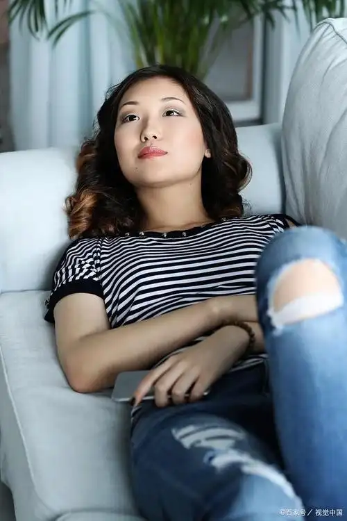 长期单身的中年女性有一个共同的特点,对待爱情不喜欢主动