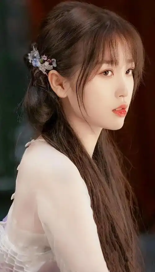 看了《苍兰诀》才发现:虞书欣的圆脸真的太吃妆造了|妆容|刘海|发型