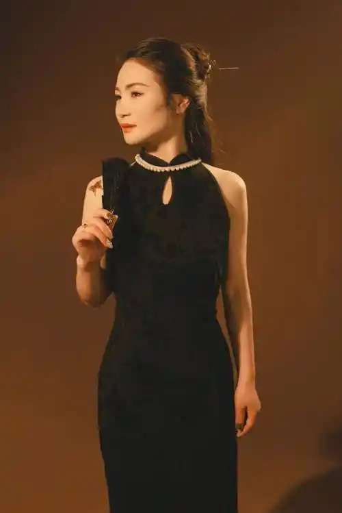 宜兴紫砂陶艺家-翊云居紫砂艺术创始人周丽萍