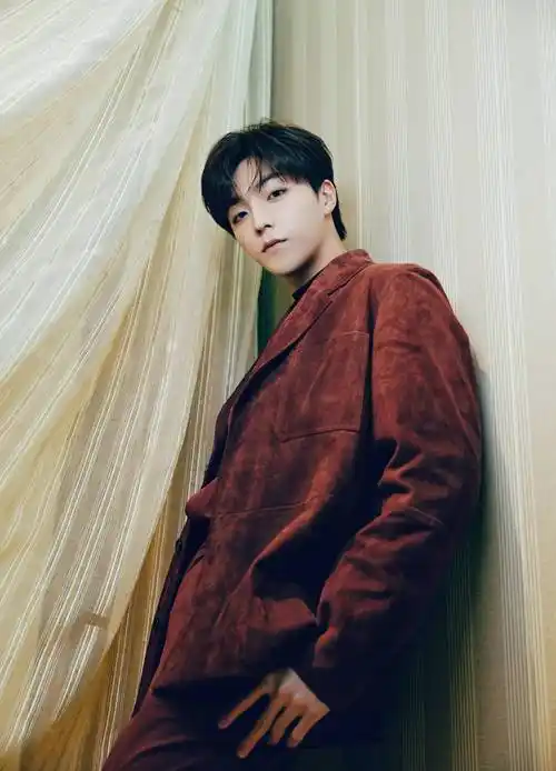 听过《翻篇》,很多人会陷入陈立农慵懒温暖的歌声