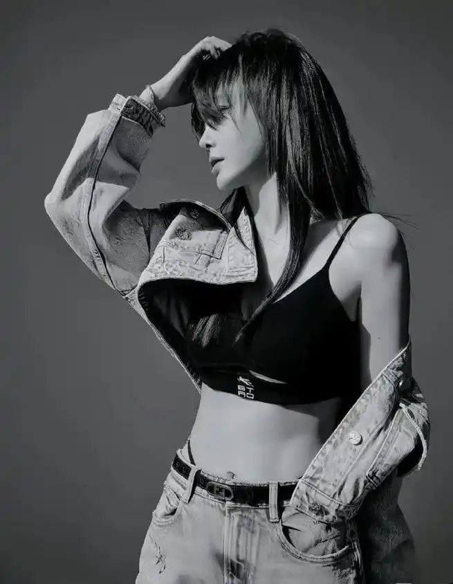 秦岚健身之路 秦岚参与健身训练已经有一段时间了,并且取得了显着的