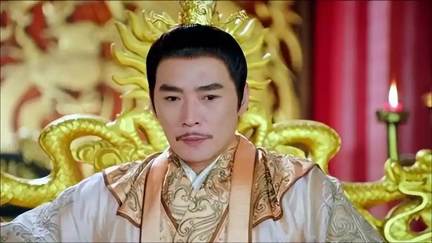 55岁焦恩俊近况曝光:长发披肩身材壮硕,3年无戏可拍沉迷摄影_照片